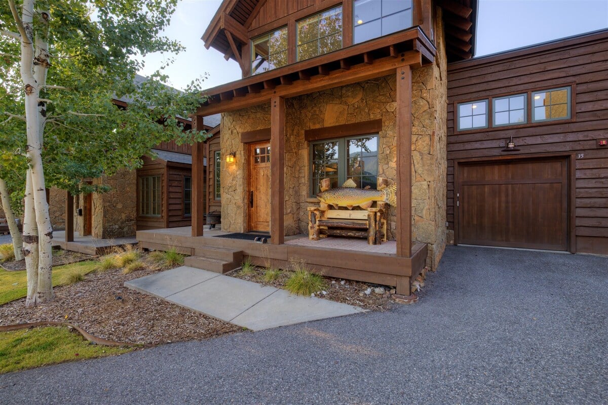 Front of Montana on My Mind Vacation Rental Big Sky